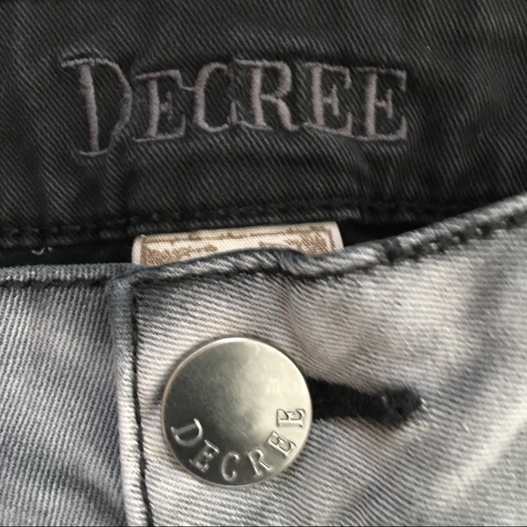BUNDLE 2/$25! Decree Black Ombré Jnr. Size 9 Jeans - Picture 4 of 8
